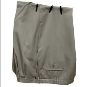 MENS SHORTS 46W HAGGAR SHORTS CLASSIC KHAKI PLEATED MENS 46 WAIST